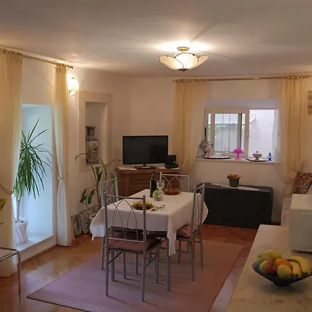 Old Town Oasis House Apartmán