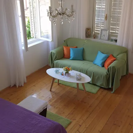 Old Town Oasis House Апартаменты